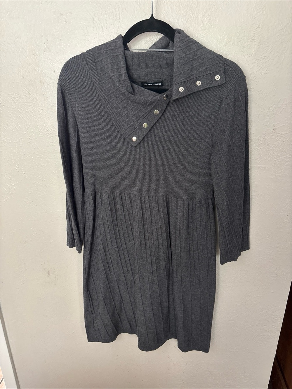 Valerie Stevens size medium Gray Ribbed Collar Sweater Dress